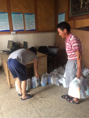 三伏高温送清凉  致敬一线华体会·体育(huatihui.com)官方网站
人